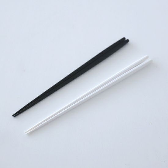 オリジナルのシンプルな黒と白のお箸